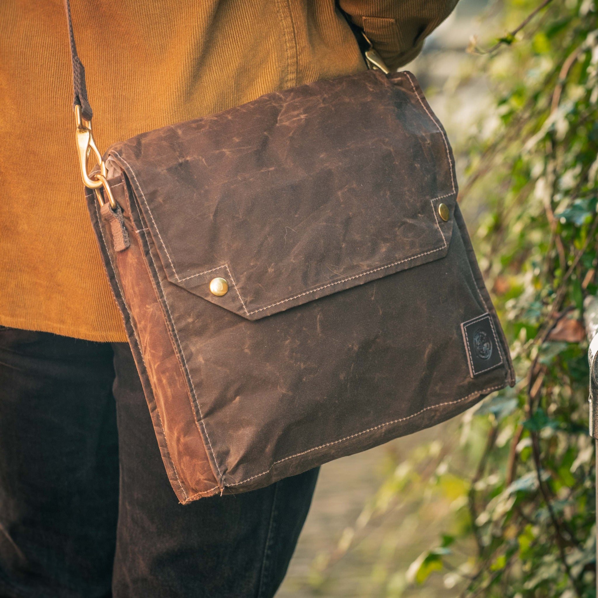 Jones Canvas Shoulder Bag