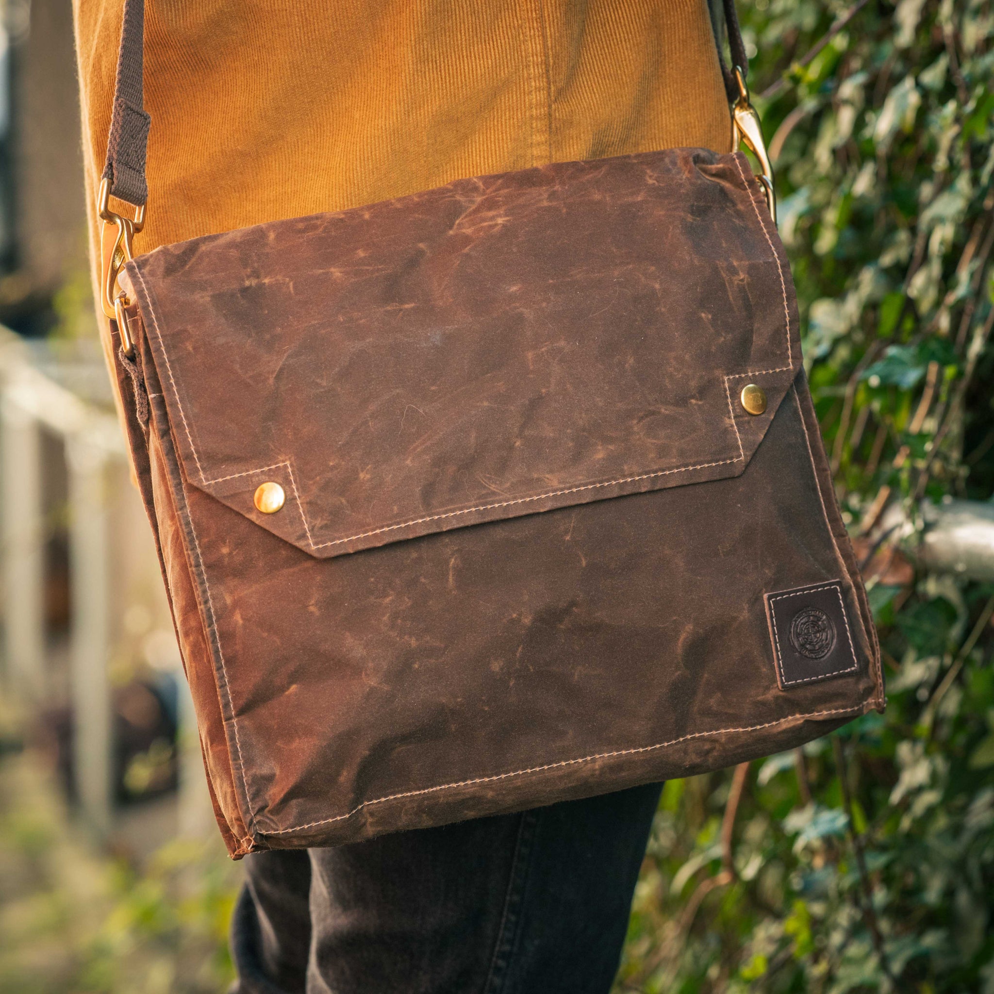 Jones Canvas Shoulder Bag