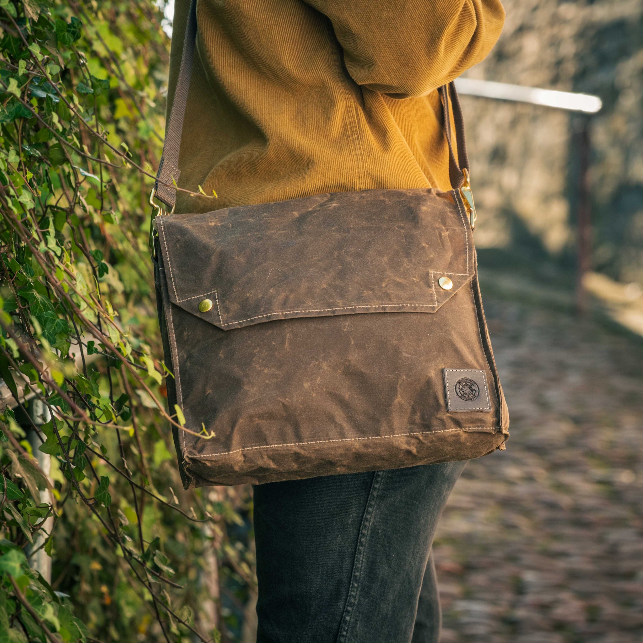 Jones Canvas Shoulder Bag