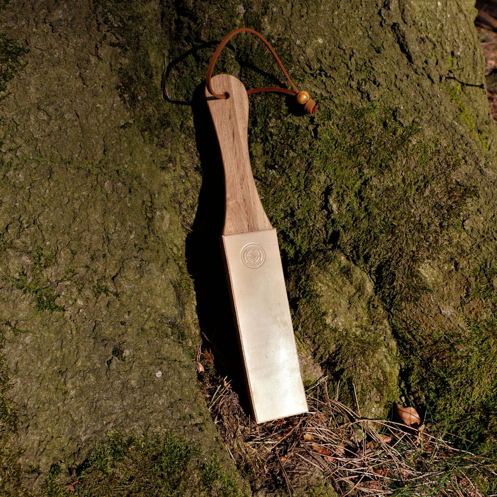A knife sharpening paddle strop